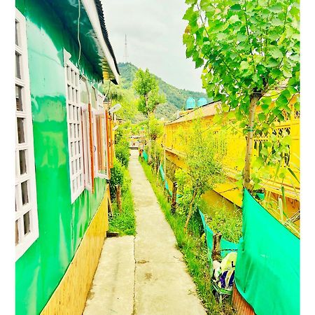 Backyard Stays With Dal Lake View Srīnagar Eksteriør bilde