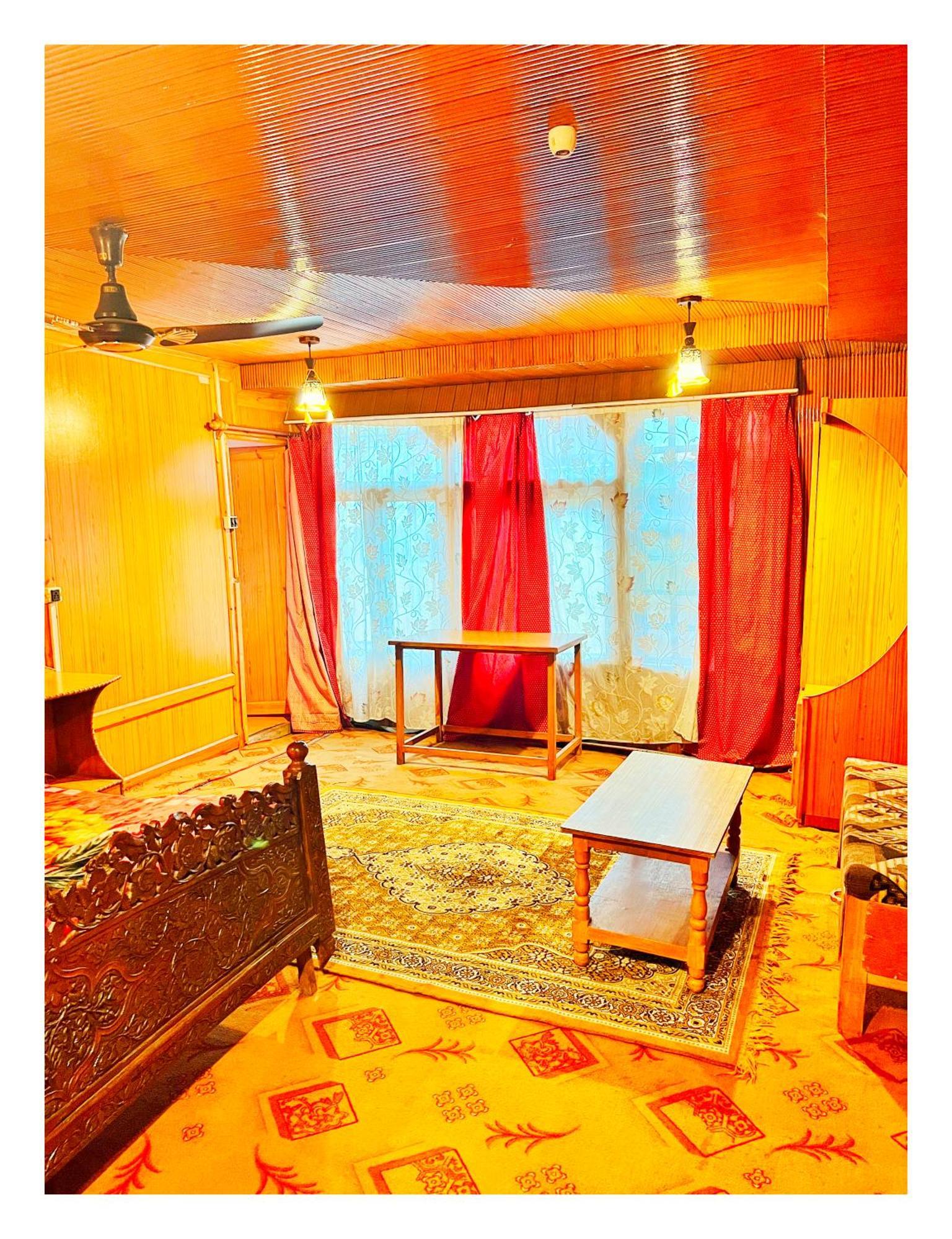 Backyard Stays With Dal Lake View Srīnagar Eksteriør bilde
